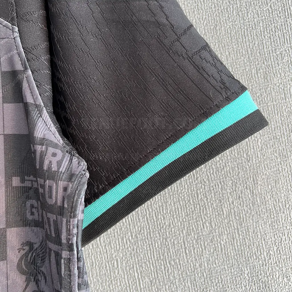 LeBron x Liverpool Player Version (4)