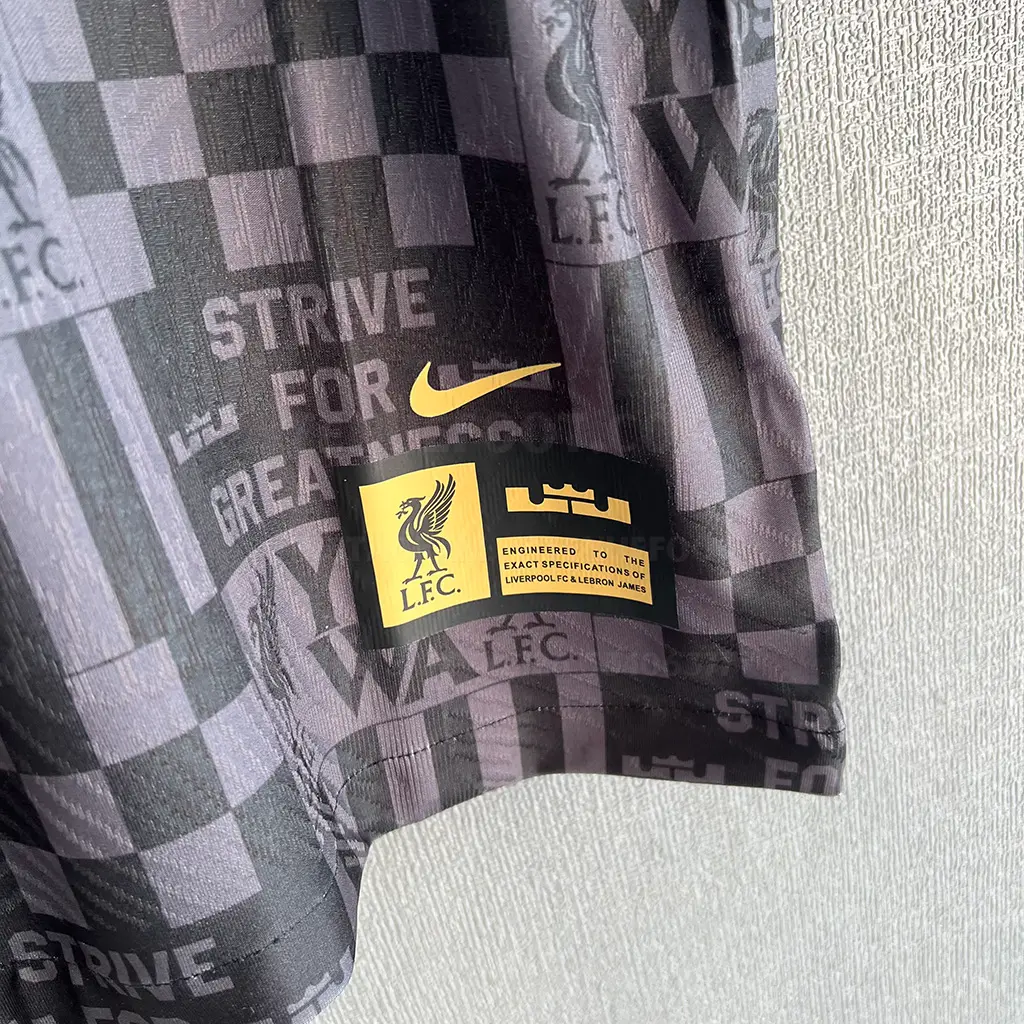 LeBron x Liverpool Player Version (5)