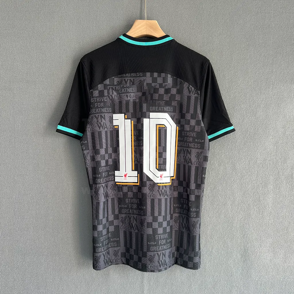 LeBron x Liverpool Player Version (7)