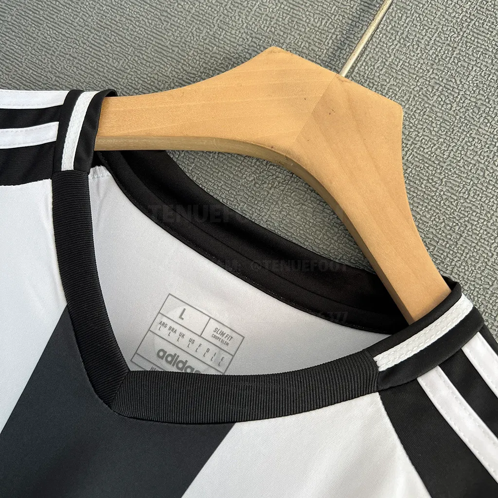 Newcastle United Home (3)