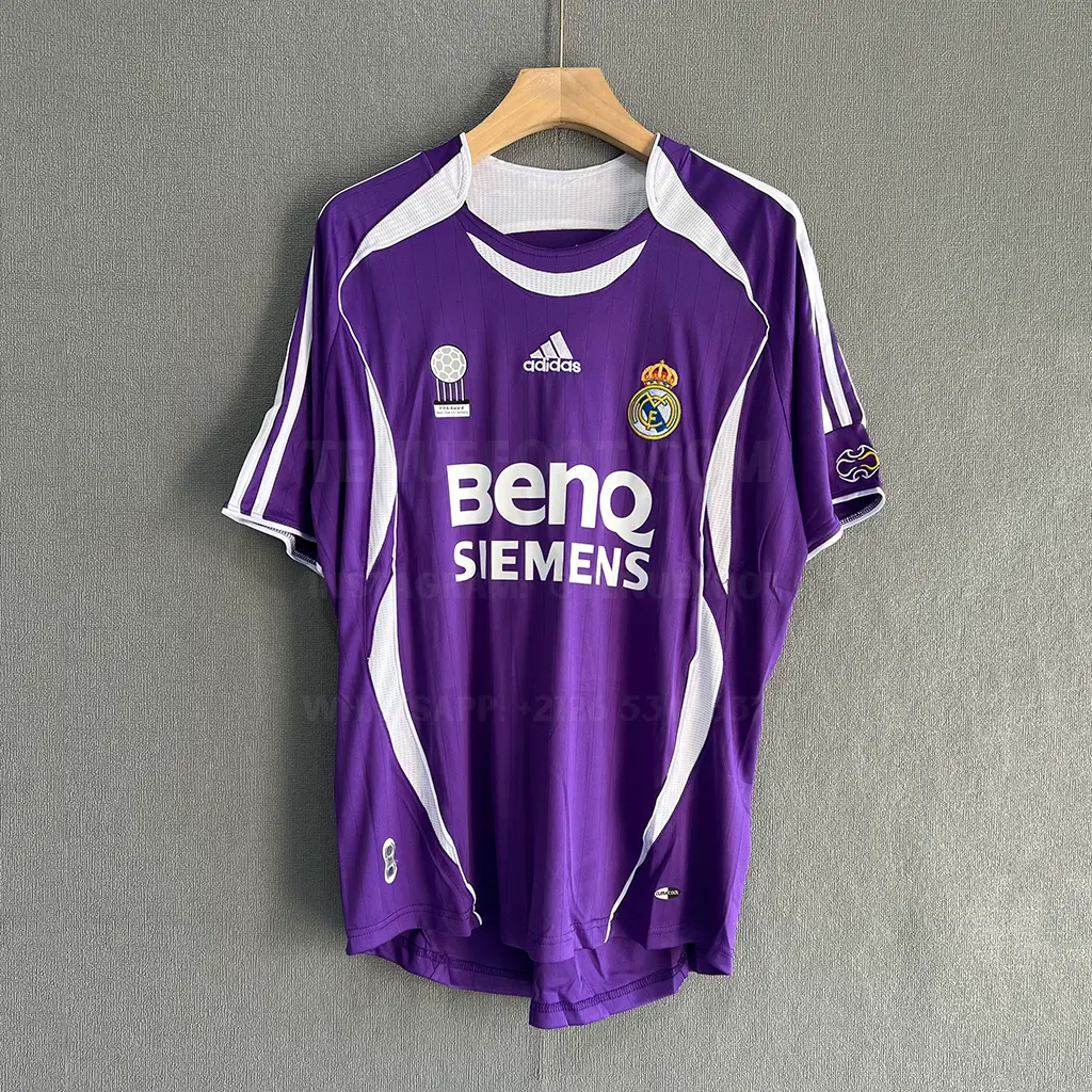Real Madrid Retro 06-07 Third (1)
