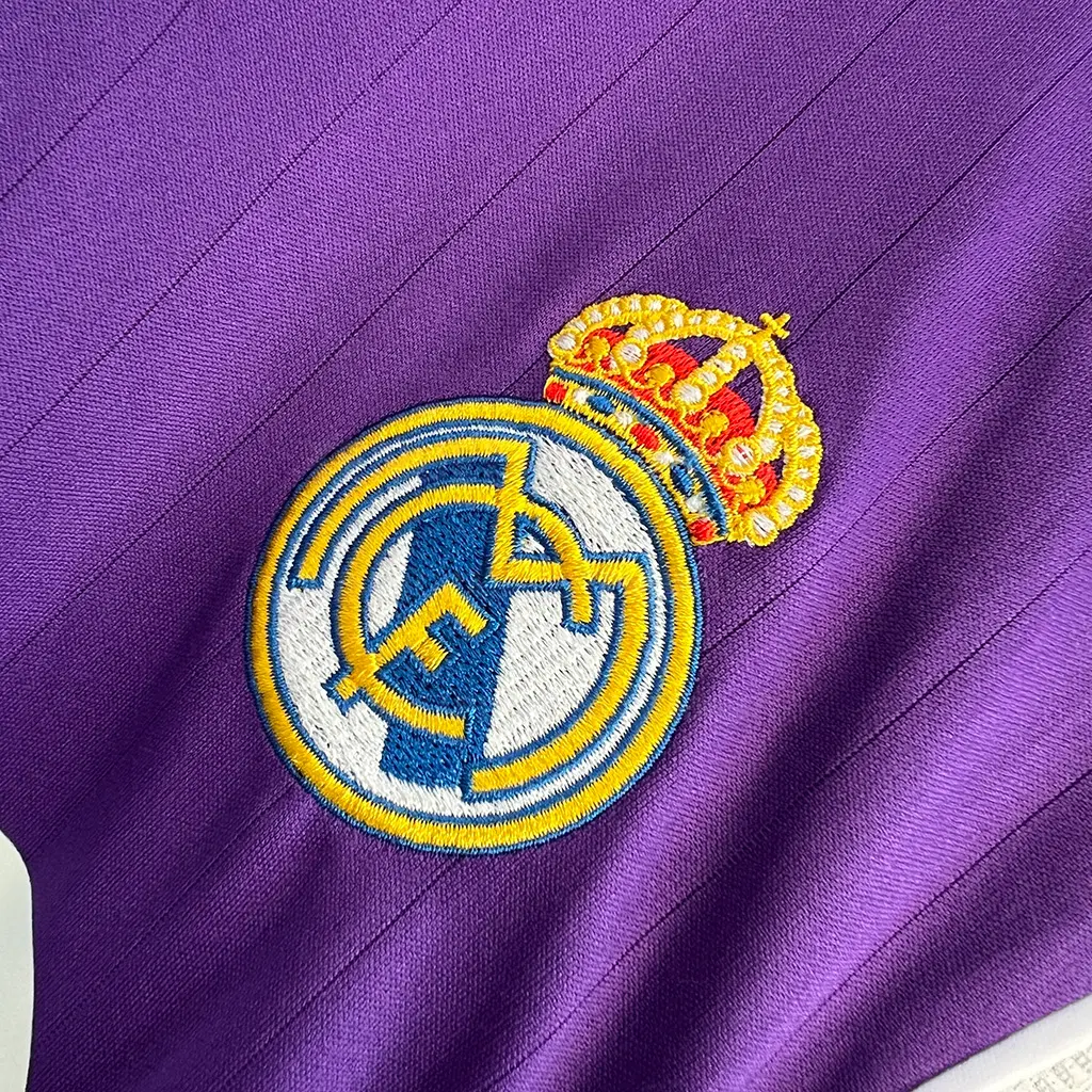 Real Madrid Retro 06-07 Third (2)