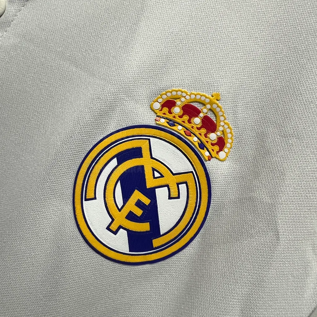 Real Madrid Retro 16-17 Home Player Version (2)