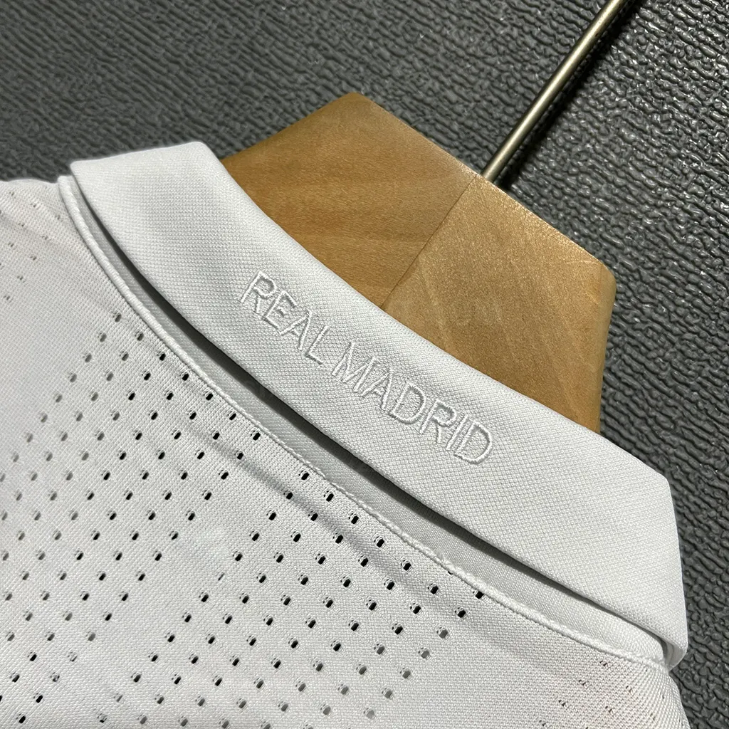 Real Madrid Retro 16-17 Home Player Version (6)