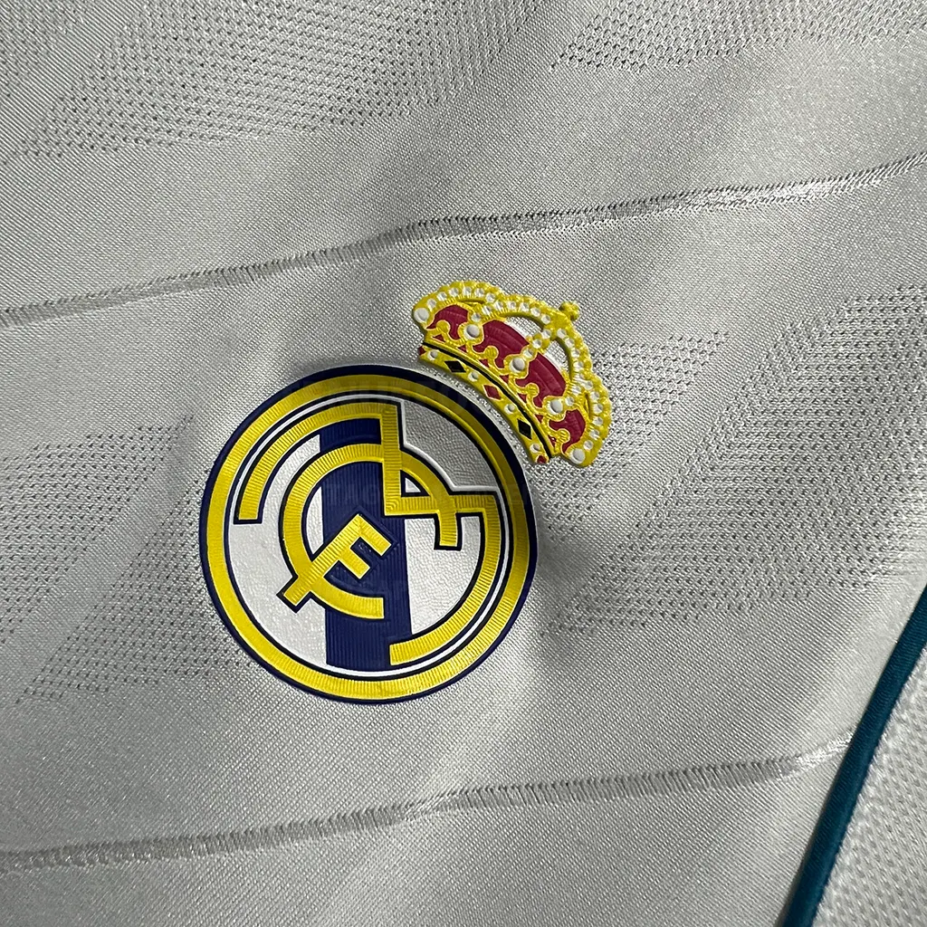 Real Madrid Retro 17-18 Home LS Player Version (2)