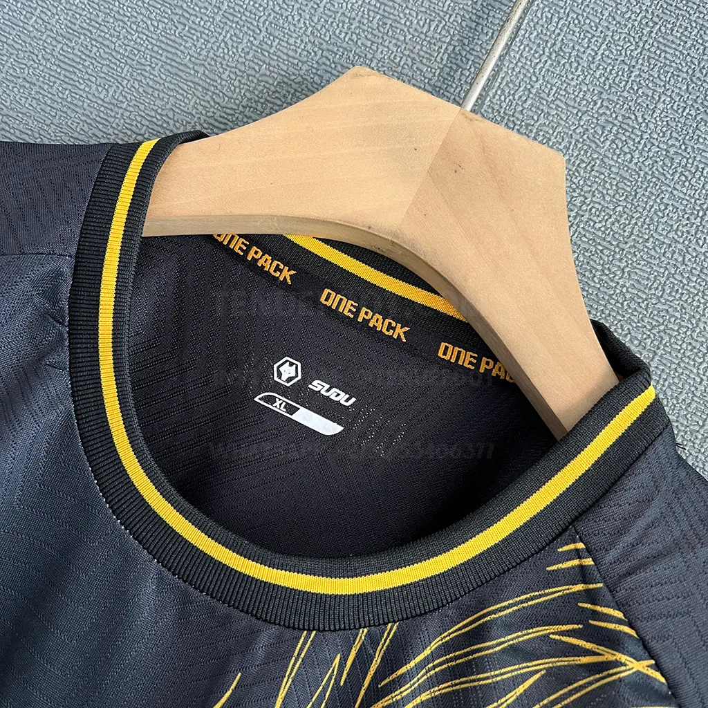 Wolverhampton Wanderers Away (3)