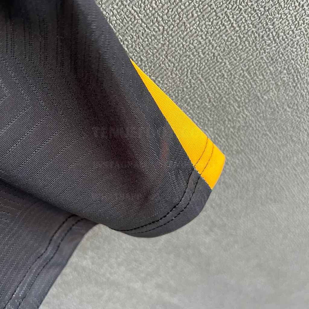 Wolverhampton Wanderers Away (5)