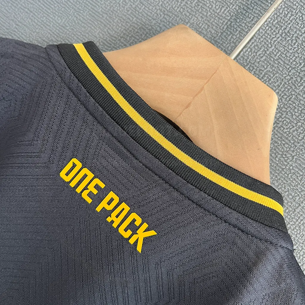 Wolverhampton Wanderers Away (6)