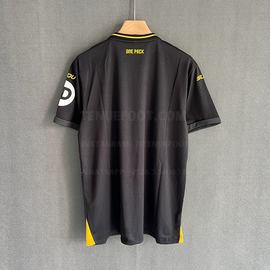 Wolverhampton Wanderers Away (7)